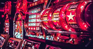 Pengguna menikmati akses mobile di smartphone mereka melalui platform hiburan sports dan casino